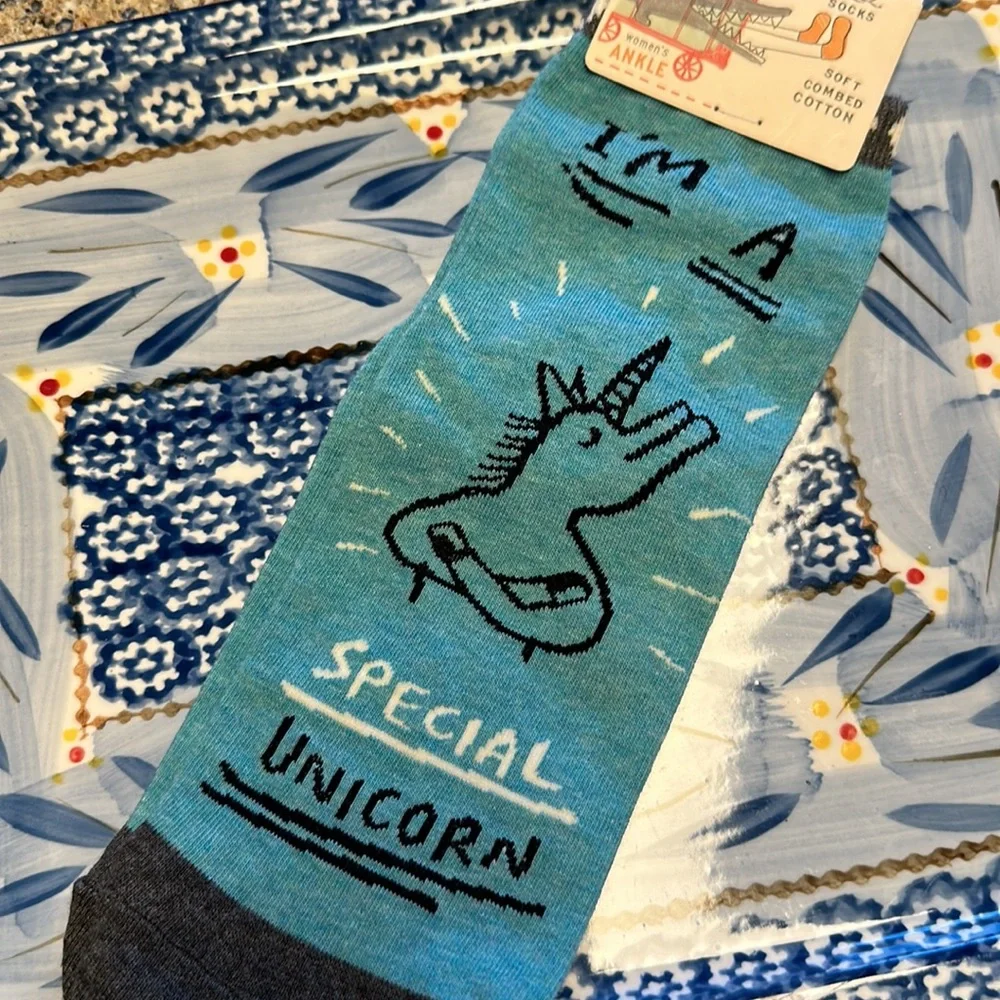 NIP Blue Q Fantasy Fan Pack Mer-Mazing Oven Mitt & Special Unicorn Socks - Picture 7 of 13